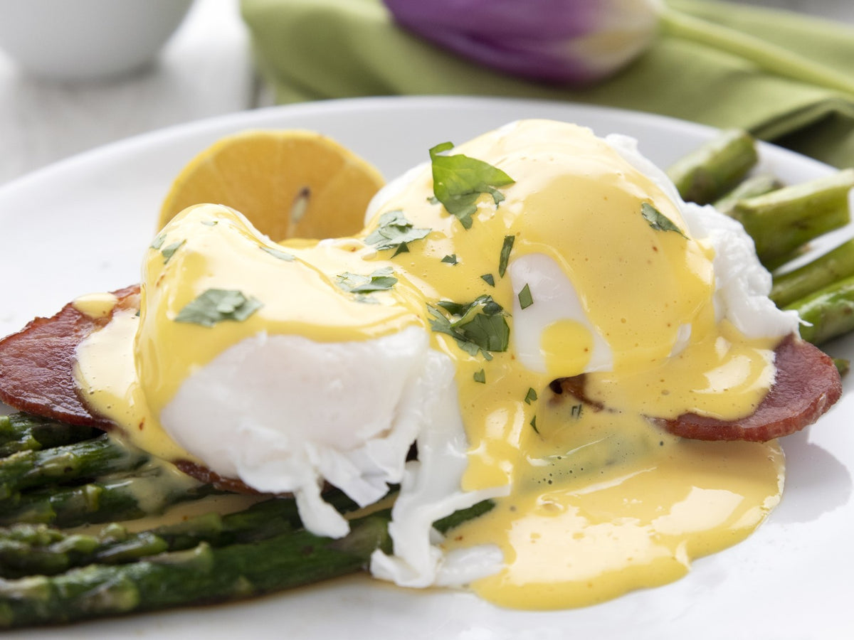 Keto Asparagus Eggs Benedict